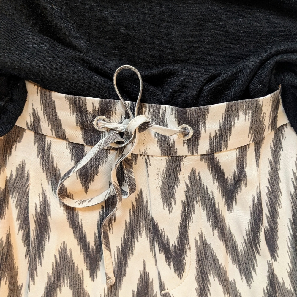 Banana Republic light drawstring SP pant in grey and cream chevron pattern.